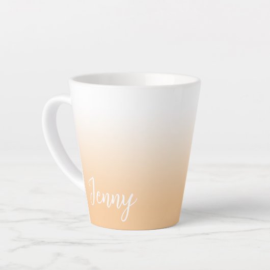 Gepersonaliseerde lichte Peach Ombre Latte Mok (Linkerhoek)
