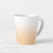 Gepersonaliseerde lichte Peach Ombre Latte Mok (Rechterhoek)