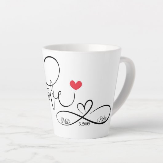 Gepersonaliseerde liefde en oneindig hart latte mok (Rechterhoek)
