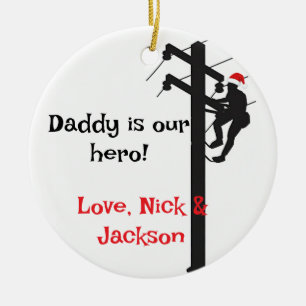 Gepersonaliseerde Lineman "Papa is onze held" Kers Keramisch Ornament