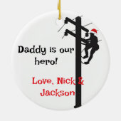Gepersonaliseerde Lineman "Papa is onze held" Kers Keramisch Ornament (Achterkant)