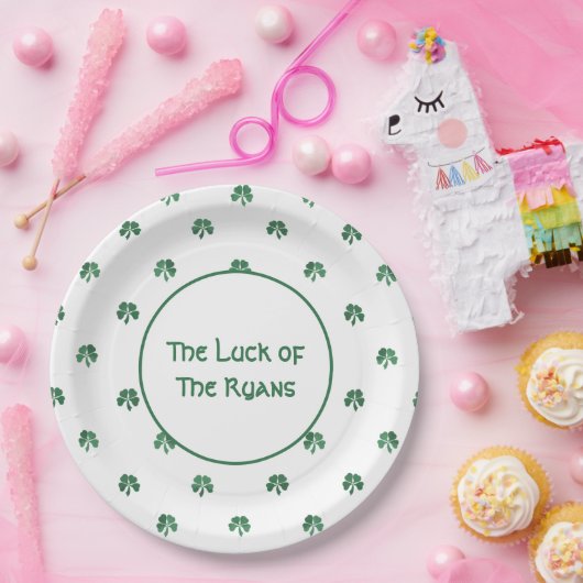 Gepersonaliseerde Lucky in Love Four Leaf Clover Papieren Bordje (Feest)
