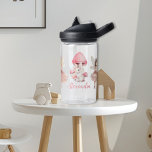 Gepersonaliseerde magische fee bloementuin Pixie Waterfles<br><div class="desc">Drijf de dorst van je kleintje in betoverende stijl met onze gepersonaliseerde magische fee bloementuin Pixie Waterfles! Deze heerlijke waterfles is de perfecte metgezel om gehydrateerd te blijven op al hun avonturen. Vervaardigd met zorg en aandacht voor detail, onze waterfles heeft een charmant ontwerp geïnspireerd op sprookjestuinen, compleet met delicate...</div>