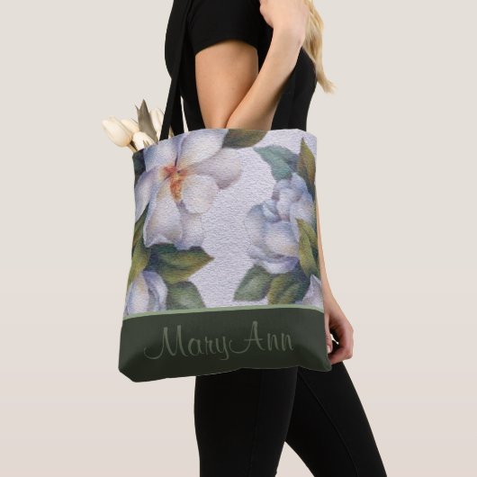Gepersonaliseerde Magnolia Blooms Sage Green Class Tote Bag (Dichtbij)