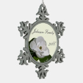 Gepersonaliseerde Magnolia Flower Kerstmis Tin Sneeuwvlok Ornament (Links)