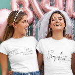 Gepersonaliseerde Maid of Honor Gift Ideeën T-shirt<br><div class="desc">Op zoek naar de perfecte manier om je bruidsmeisje te shows hoeveel ze voor je betekent? Ontdek ons collectie van gepersonaliseerde Maid of Honor geschenken, exclusief verkrijgbaar op Zazzle! Of ze nu je vertrouweling, je aanhanger of je rechterhand is geweest tijdens je reis naar het gangpad, deze doordachte geschenken zullen...</div>