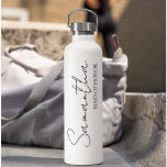 Gepersonaliseerde Maid of Honor Gift Ideeën Waterfles<br><div class="desc">Op zoek naar de perfecte manier om je bruidsmeisje te shows hoeveel ze voor je betekent? Ontdek ons collectie van gepersonaliseerde Maid of Honor geschenken, exclusief verkrijgbaar op Zazzle! Of ze nu je vertrouweling, je aanhanger of je rechterhand is geweest tijdens je reis naar het gangpad, deze doordachte geschenken zullen...</div>