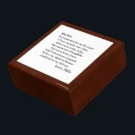 Gepersonaliseerde Maid van Eer Cadeaudoosje<br><div class="desc">Maid of Honor Wooden Gift Box met een gedicht dat als volgt luidt: Je deelde met ons het begin van ons gelukkig ooit daarna, met veel tranen van vreugde en momenten van lachen. Je bent er altijd en ik kan altijd afhankelijk zijn, vandaag, mijn Maid of Honor en voor altijd...</div>