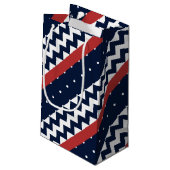 Gepersonaliseerde marine en witte Chevron ZigZag Klein Cadeauzakje (Achterkant Gekanteld)