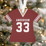 Gepersonaliseerde Maroon Football Jersey Ornament<br><div class="desc">Vier uw favoriete football speler of team met deze gepersonaliseerde kastanjebruin en witte jersey ornament. Perfect voor het herdenken van een winnend seizoen,  speciale speler of team. Pas het aan met een naam en nummer om een unieke aandenken te creëer.</div>