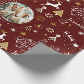 Gepersonaliseerde Maroon Merry kerstcadeau Cadeaupapier (Hoek)