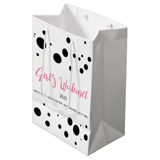 Gepersonaliseerde Meisjes Weekend Pink Dotted Medium Cadeauzakje (Voorkant Gekanteld)