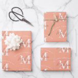 Gepersonaliseerde Merry Christmas Coral Monogram Inpakpapier Vel<br><div class="desc">Een gepersonaliseerd "Merry Christmas" monogram ontwerp met een Xmas koraal achtergrond kleur. Een ideaal feestelijk ontwerp op maat voor het vakantieseizoen. Pas het monogram aan en maak het uw eigen!</div>