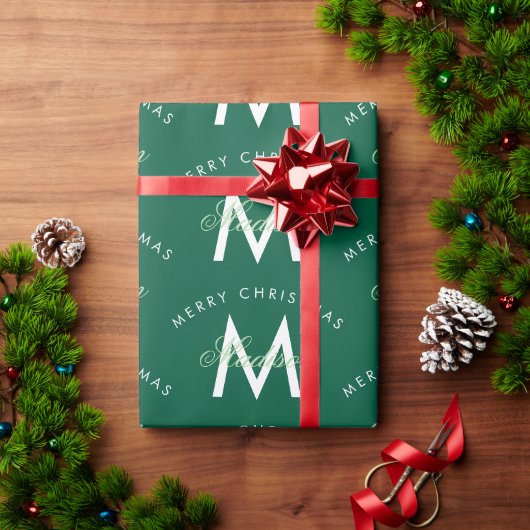 Gepersonaliseerde Merry Christmas Green Monogram Cadeaupapier (Feestdagen Geschenken)