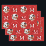 Gepersonaliseerde Merry Christmas Red Monogram Fot Inpakpapier Vel<br><div class="desc">Een gepersonaliseerd "Merry Christmas" monogram en fotoontwerp met een kerstrode achtergrondkleur. Een ideaal feestelijk ontwerp op maat voor het vakantieseizoen. Pas het monogram aan en maak het uw eigen!</div>