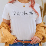 Gepersonaliseerde mevrouw T-Shirt Gift voor een Br<br><div class="desc">Gepersonaliseerde mevrouw T-Shirt,  Mrs Custom Last Name Shirt,  Bride om Gift te zijn,  Custom Bridal Gift,  Future Mrs.,  Gift for Bride,  Bride Shirt</div>