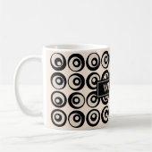 Gepersonaliseerde middeleeuwse zwarte en crèmecirk koffiemok (Links)