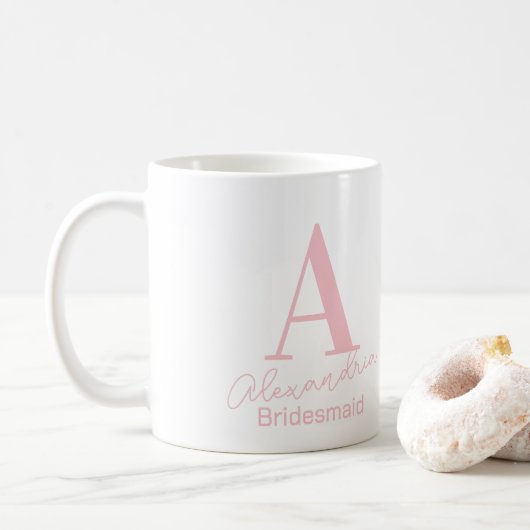 Gepersonaliseerde minimale monogram bruidsmeisje koffiemok (Met donut)