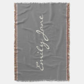 Gepersonaliseerde minimalistische scriptnaam grijs deken (Voorkant Verticaal)