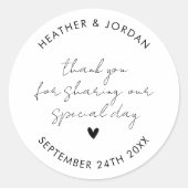 Gepersonaliseerde Minimalistische Trouwtrofee Beda Ronde Sticker (Voorkant)