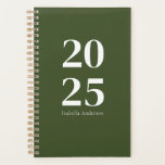 Gepersonaliseerde Modern Olive Green Maandelijks/W Planner<br><div class="desc">Blijf georganiseerd en stijlvol met onze gepersonaliseerde minimale moderne chique trendy olijfgroene maandelijkse / wekelijkse planner. Deze elegante planner heeft een slanke terracotta hoes, perfect voor het toevoegen van een vleugje sophisticatie aan uw dagelijkse routine. Binnen vindt u ruime maandelijkse en wekelijkse lay-outs die zijn ontworpen om u te helpen...</div>