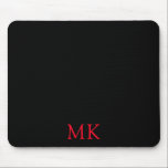Gepersonaliseerde Modern Zwart Rood Monogram Initi Muismat<br><div class="desc">Sweet gepersonaliseerde zwart en rood monogram Initialen Muismat. Mooi ontwerp met rode dubbele initiaal monogram tekst op zwart. Personaliseer met je eigen tekst. Schattige accessoire, ideaal voor gebruik op uw school, thuis of kantoor. Wij nodigen u uit om onze winkel, Simon & Grace te bezoeken voor passende producten en meer....</div>