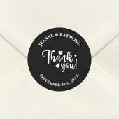 Gepersonaliseerde moderne bruiloft zwart script da ronde sticker