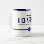 Gepersonaliseerde moderne dunne blauwe lijn politi tweekleurige koffiemok (Voorkant links)