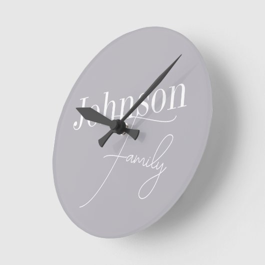 Gepersonaliseerde moderne familienaam ronde klok (Hoek)