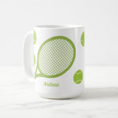 Gepersonaliseerde moderne groene tennisbal racket koffiemok (Voorkant links)