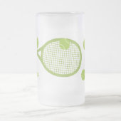 Gepersonaliseerde moderne groene tennisbal racket matglas bierpul (Center)