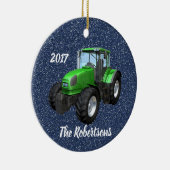 Gepersonaliseerde Moderne Groene Tractor op Blauw Keramisch Ornament (Rechts)
