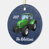 Gepersonaliseerde Moderne Groene Tractor op Blauw Keramisch Ornament (Links)
