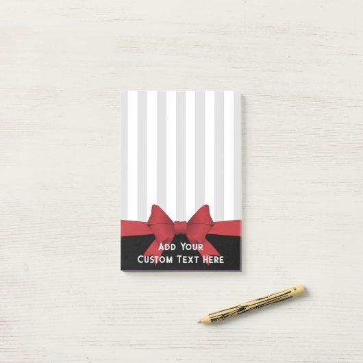 Gepersonaliseerde moderne rode lint en streep post-it® notes (Op bureau)