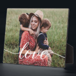Gepersonaliseerde Moeder Foto Liefde Script Fotoplaat<br><div class="desc">Ze zou dol zijn op een doordacht geschenk dat ze elke dag kan tonen en bekijken. Neem een van haar gekoesterde foto's met de kinder / familie en pas deze foto aan met is. Met het woord "Love" in een elegant script lettertype voor een vleugje zoetheid en moderne stijl. Verras...</div>