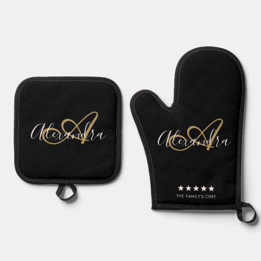 Gepersonaliseerde Mom Gift Zwart Goud Script Monog Ovenwant & Pannenlap Set (Voorkant)