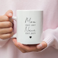 Gepersonaliseerde Mom Nana EST Jaar Mok | minimali