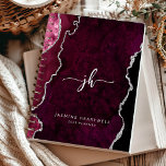 Gepersonaliseerde Monogram Bourgogne Zilveren Agaa Planner<br><div class="desc">Deze elegante planner uit 2025 heeft een bordeauxrood waterverf agaatontwerp met zilveren faux glitter. Personaliseer het met haar monogram initialen in trendy zilvergrijs schrift belettering,  samen met haar naam en het jaar in sans serif lettertype.</div>