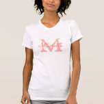 Gepersonaliseerde monogram bruiloft t shirt | kora<br><div class="desc">Aangepaste monogram bridesmaïde t.o.v. shirten | koraalroze en wit. Monogrammed t - shirts met douanenaam in elegante manuscripttekst. Personaliseer je voor bruidsmeisjes,  bloemmeisje,  eermeisje,  eremachtmatron,  bruidsmoeder enz. Cute idea voor trouwfeest,  vrijgezellenfeest en bachelorette.</div>