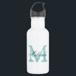 Gepersonaliseerde monogram bruiloft waterflessen waterfles<br><div class="desc">Gepersonaliseerde monogram bruiloft waterflessen. naam initiaal letter met stijlvolle script kalligrafie typografie voor naam. Classy monogrammed ontwerp voor rustieke land chique vrijgezellenfeest of elegante bruiloft receptie partij. met naam, citaat of titel. Maak uw eigen voor bruid te zijn en bruid entourage; junior bruidsmeisjes, bruidsmeisje, bruidsmeisje, matron van eer, moeder van...</div>