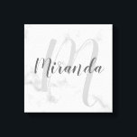 Gepersonaliseerde monogram en naammarkering canvas afdruk<br><div class="desc">Gepersonaliseerde Monogram en de Gift van de Naam van de Familie die naam in grijze moderne manuscriptdoopvontstijl en monogram in lichtgrijze moderne manuscriptdoopvontstijl als achtergrond op witte marmer achtergrond kenmerken.</div>