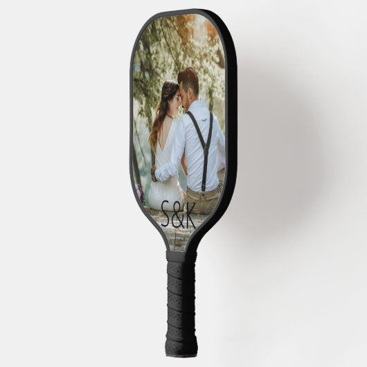 Gepersonaliseerde Monogram Paar Bruiloft Foto Pickleball Paddle (Links)
