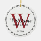 Gepersonaliseerde Monogram Pas getrouwd Rode Melk Keramisch Ornament (Voorkant)