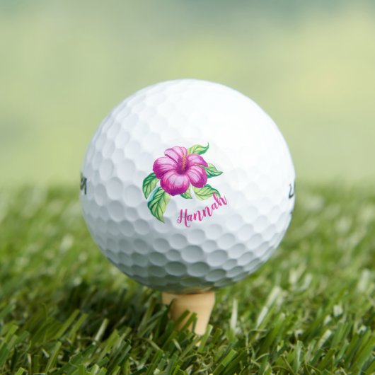 Gepersonaliseerde Monogram Roze Hibiscus Bloemenei Golfballen (Insitu Shirt)