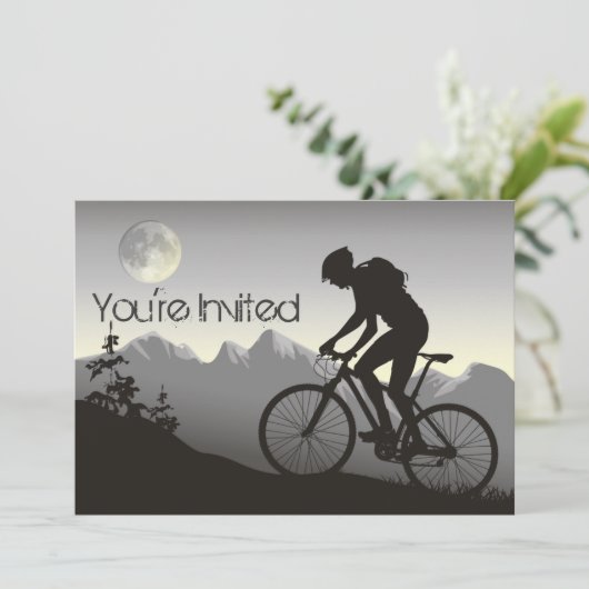 Gepersonaliseerde Mountainbiker en Moon Verjaardag Kaart (Staand voorkant)