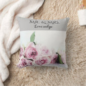 Gepersonaliseerde Mr. en Mrs Pink Grey Floral Wedd Kussen (Deken)