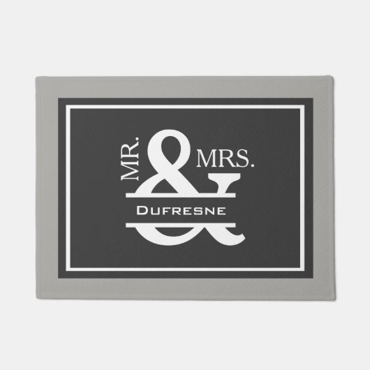 Gepersonaliseerde Mr & Mrs Gray Welkom Deurmat (Voorkant)