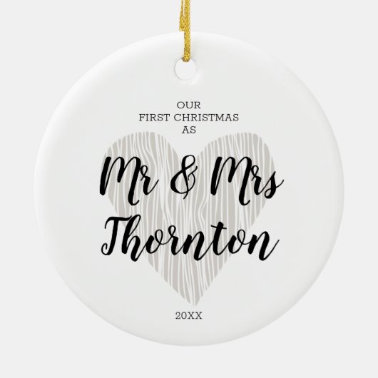 Gepersonaliseerde Mr & Mrs Simple Faux Bois Heart  Keramisch Ornament (Achterkant)