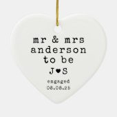 Gepersonaliseerde Mr. & Mrs. Typography Betrokken Keramisch Ornament (Achterkant)