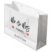 Gepersonaliseerde Mr & Mrs Wedding Day Gift Bag, b Groot Cadeauzakje (Voorkant Gekanteld)
